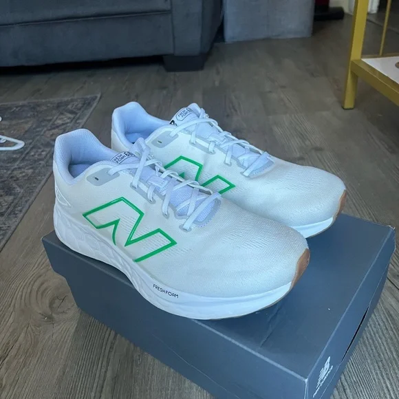 New Balance Fresh Foam 680v8 - Picture 2 of 7